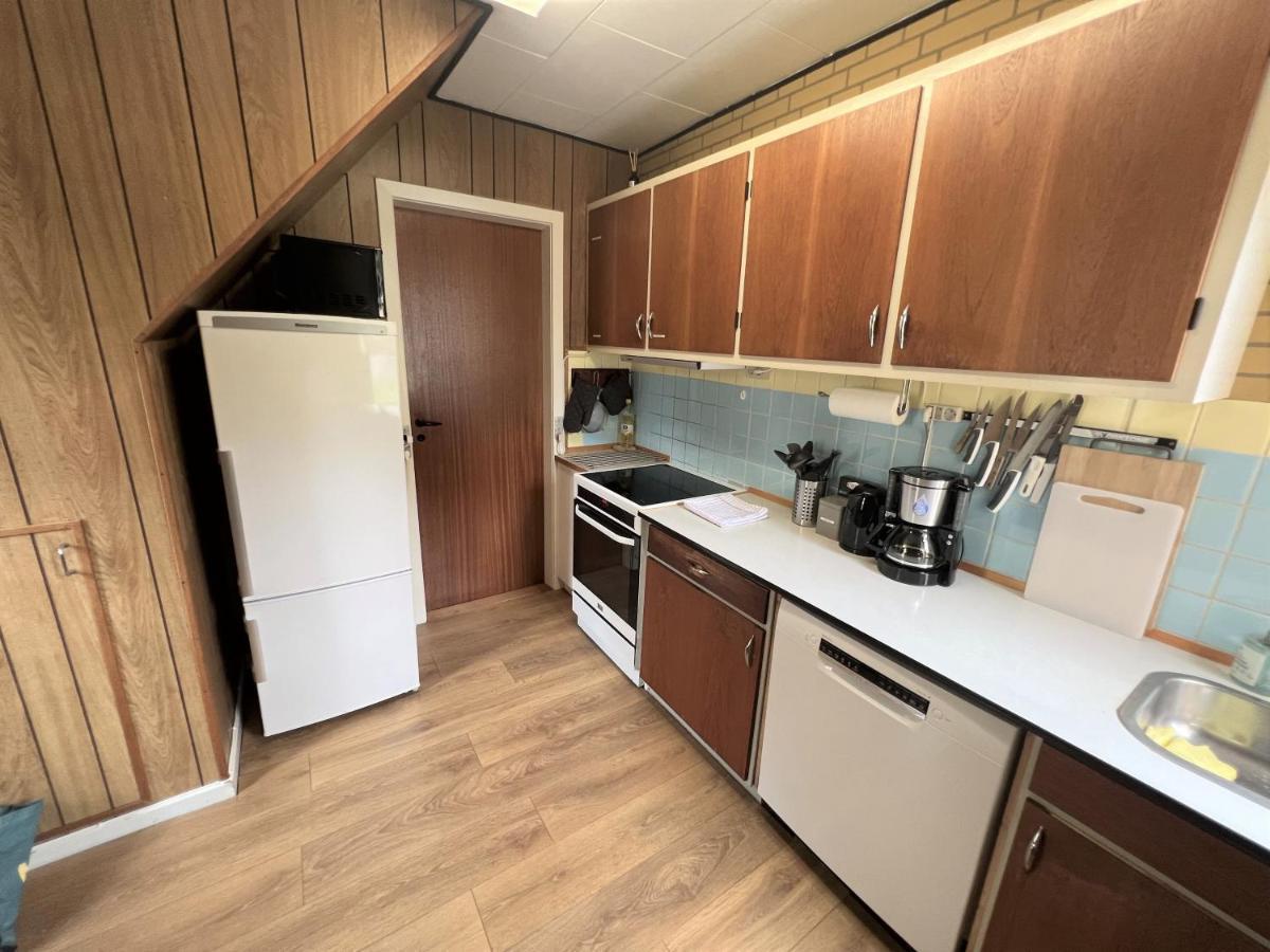 The Yellow House, 5mins Drive, 3br With Free Parking, Fast Fiber Internet Villa *