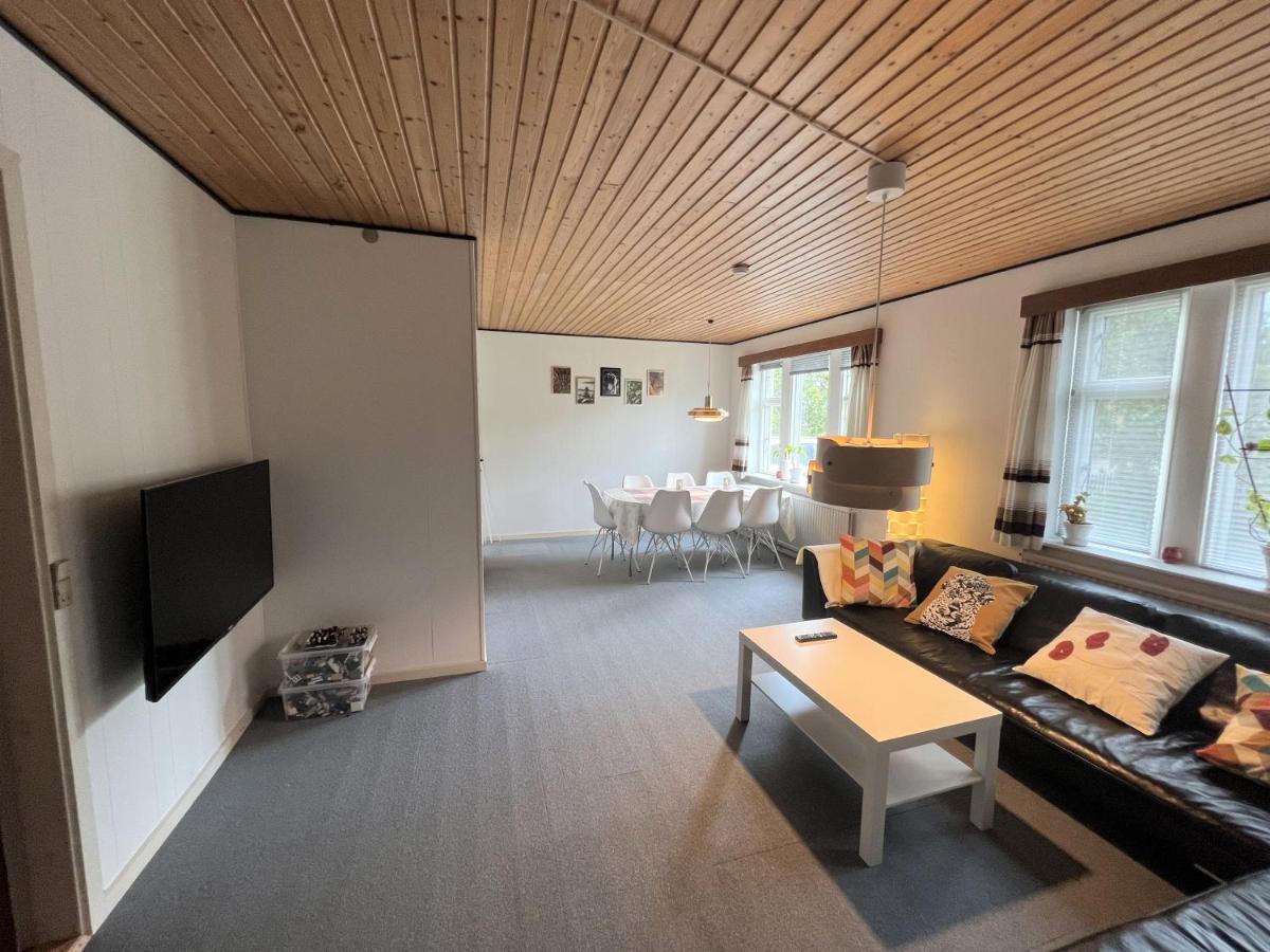 The Yellow House, 5mins Drive, 3br With Free Parking, Fast Fiber Internet Rødby