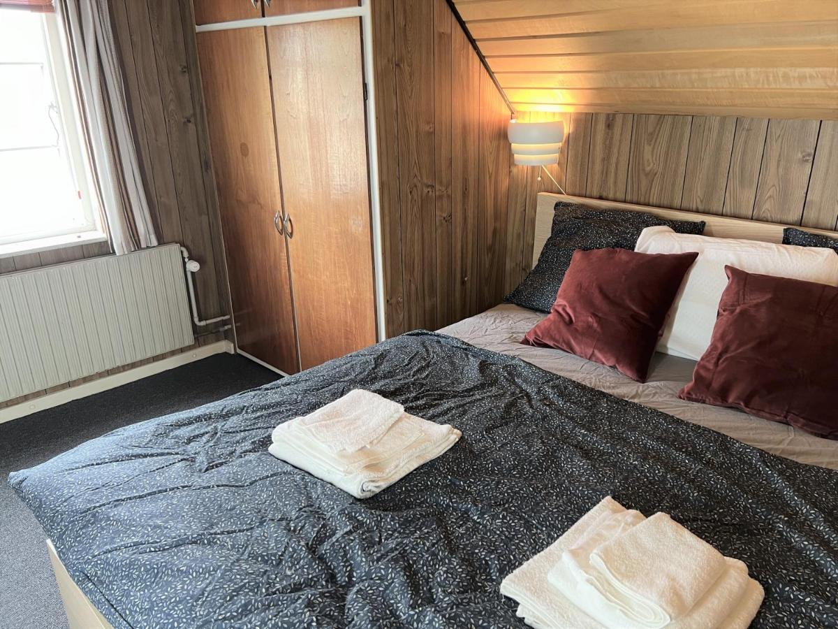 Villa The Yellow House, 5mins Drive, 3br With Free Parking, Fast Fiber Internet Rødby