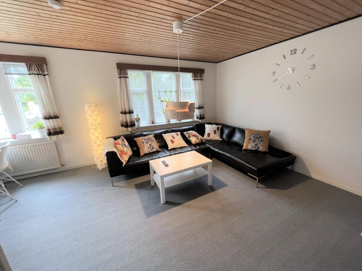 The Yellow House, 5mins Drive, 3br With Free Parking, Fast Fiber Internet Villa Rødby