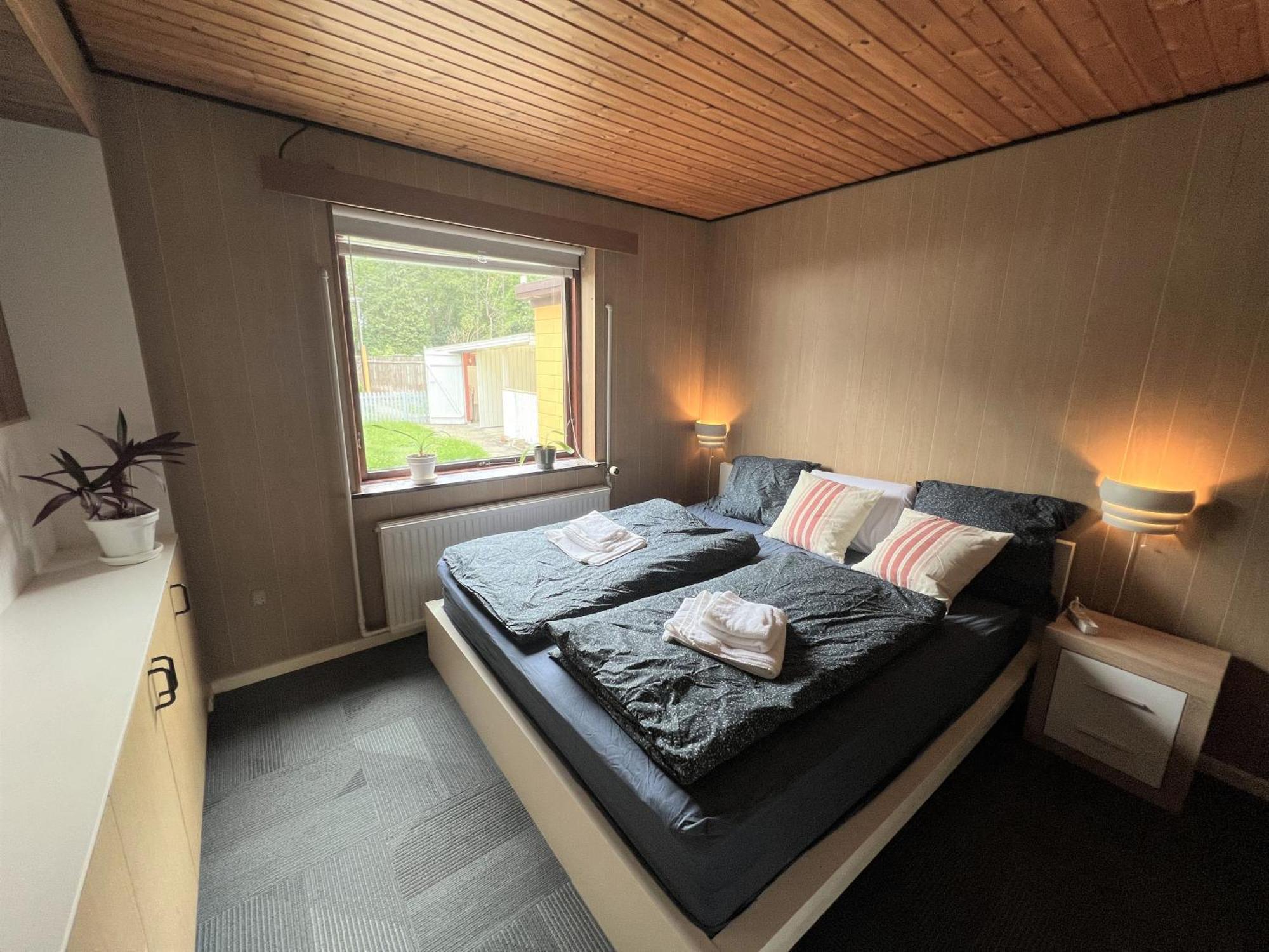 The Yellow House, 5mins Drive, 3br With Free Parking, Fast Fiber Internet Villa Rødby